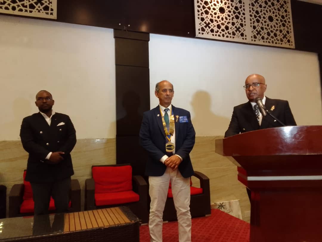 image Le gouverneur de Rotary du district 9220 en visite à Moroni